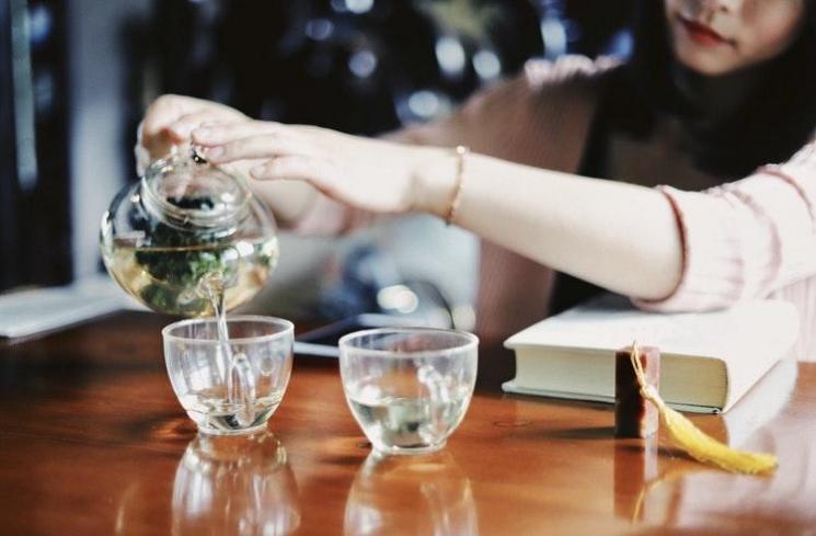 Ilustrasi minum teh (Pixabay/Raychan)