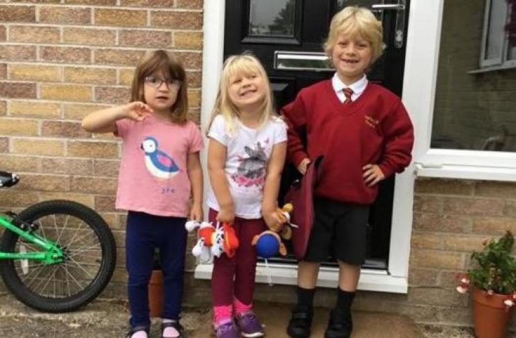 Anak-anak Caroline Hardy - (Facebook/Caroline Hardy)
