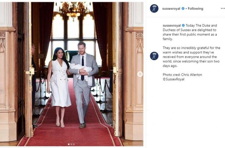 Meghan Markle dan Pangeran Harry saat memperkenalkan anak pertamanya (Instagram/@sussexroyal)