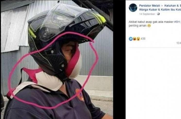 Pria pakai bra sebagai masker untuk melindungi diri dari kabut asap (Facebook/Perdator Melali)